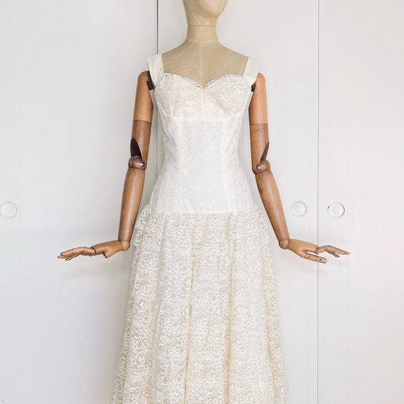 Lilli Diamond Lace Dress - Picture 9 of 13